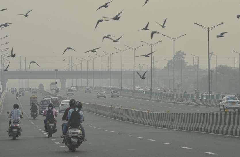 Air pollution in delhi ncr Air Pollution: दिल्ली-एनसीआर में लगातार बिगड़ रही हवा की गुणवत्ता, कई इलाकों में 400 पार पहुंचा AQI