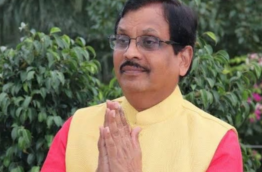 भाजपा सांसद की मुश्किलें बढ़ी: पीएमओ भेजी गई शिकायत, इंदौर में हुई थी बेटे की शादी भाजपा सांसद की मुश्किलें बढ़ी: पीएमओ भेजी गई शिकायत, इंदौर में हुई थी बेटे की शादी
