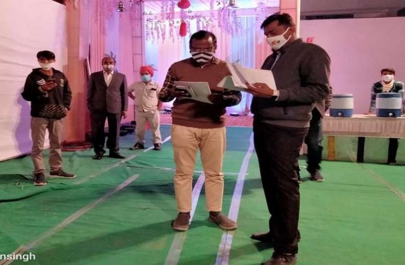 नियम टूटे और 50 हजार से ज्यादा का जुर्माना लगाया, एक एफआइआर भी दर्ज नियम टूटे और 50 हजार से ज्यादा का जुर्माना लगाया, एक एफआइआर भी दर्ज