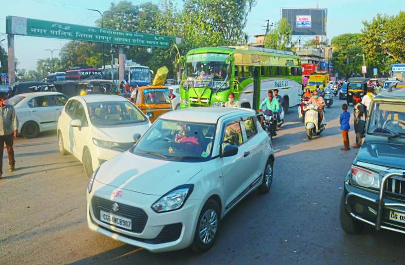 ट्रैफिक पुलिस चौकी के सामने रोज जाम लगने से लोग हो रहे परेशान ट्रैफिक पुलिस चौकी के सामने रोज जाम लगने से लोग हो रहे परेशान