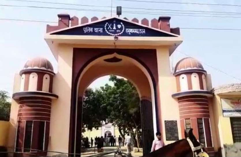 शादी में आए, नाचे-कूदे और छह लाख लेकर फरार शादी में आए, नाचे-कूदे और छह लाख लेकर फरार