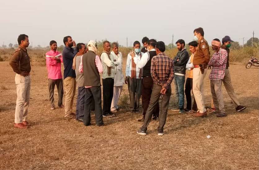 The team reached to demarcate JP's land, villagers protested जेपी की जमीन का सीमांकन करने पहुंची टीम, ग्रामीणों ने किया विरोध