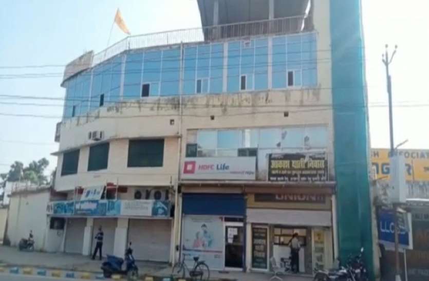 अयोध्या में मिला युवक का होटल के कमरे में लटकता शव अयोध्या में मिला युवक का होटल के कमरे में लटकता शव