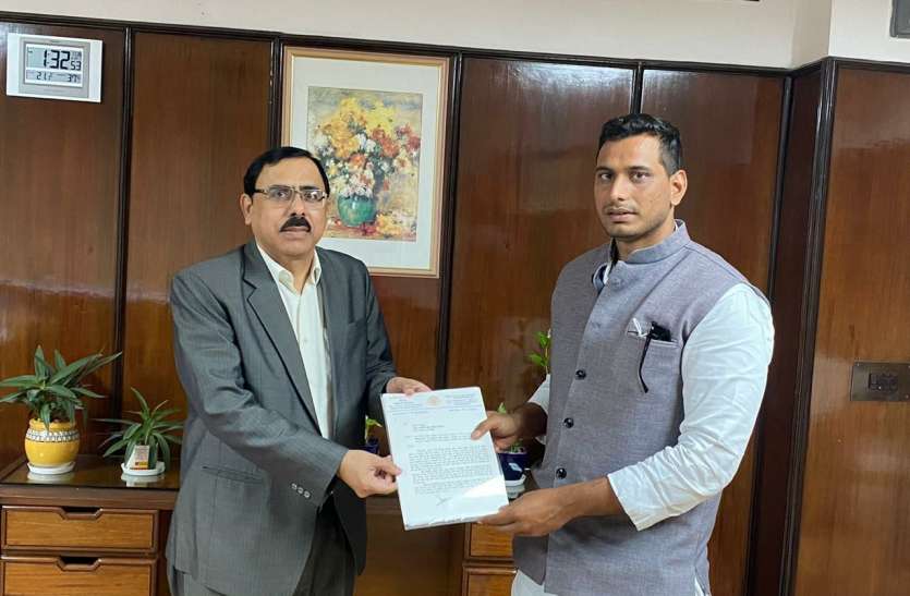 सेल चेयरमेन के सामने भिलाई के विधायक ने रखी यह मांग सेल चेयरमेन के सामने भिलाई के विधायक ने रखी यह मांग