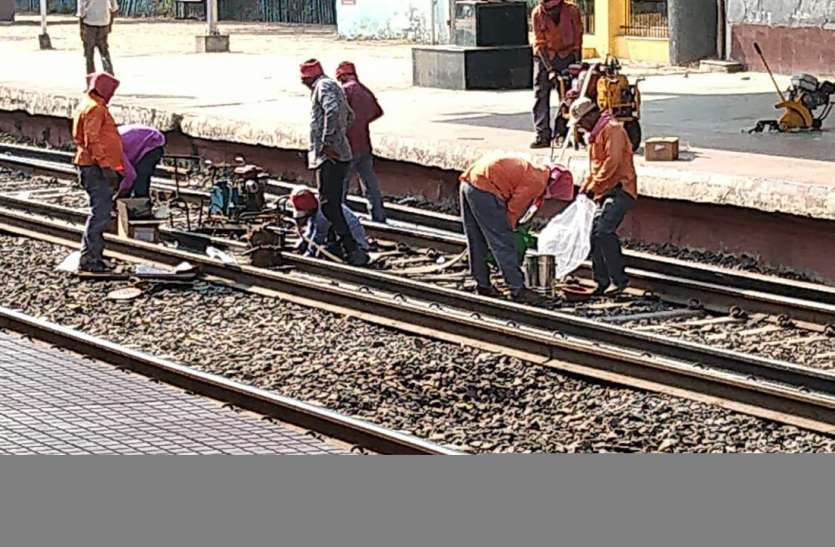 railway station तीन एक्सप्रेस ट्रेनों का बढ़ा स्टॉपेज, यात्रियों को मिलगी राहत