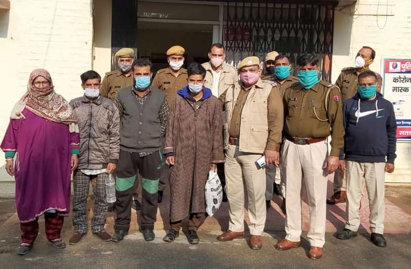 घर से निकले मानसिक रूप से परेशान युवक को पुलिस ने मिलाया मां-बाप से घर से निकले मानसिक रूप से परेशान युवक को पुलिस ने मिलाया मां-बाप से