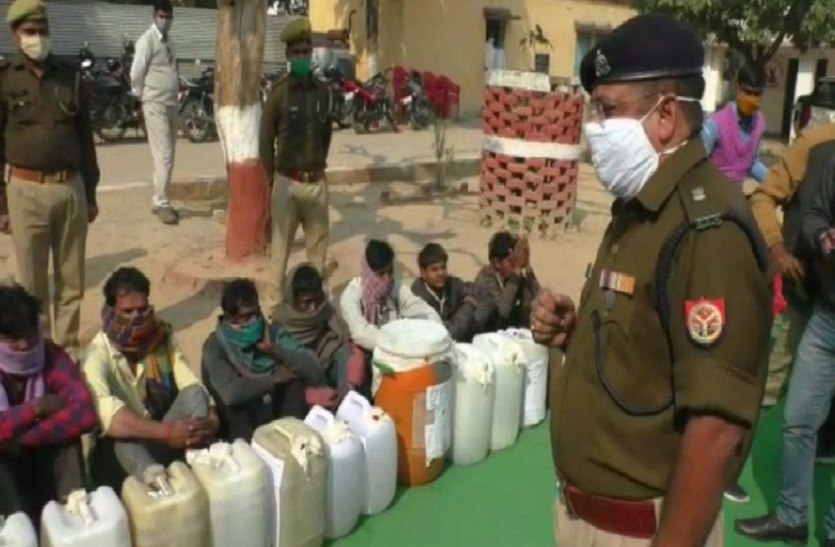 जहरीली शराब कारोबार के खिलाफ यहां हुई बड़ी कार्रवाई, 120 अभियुक्त गिरफ्तार, 3000 लीटर अवैध शराब भी बरामद जहरीली शराब कारोबार के खिलाफ यहां हुई बड़ी कार्रवाई, 120 अभियुक्त गिरफ्तार, 3000 लीटर अवैध शराब भी बरामद