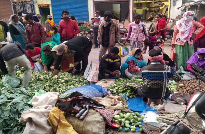The negligence of the hot market may be heavy हाट बाजार की लापरवाही पड़ सकती है भारी, गांव-गांव तक पहुंच सकता है कोरोना