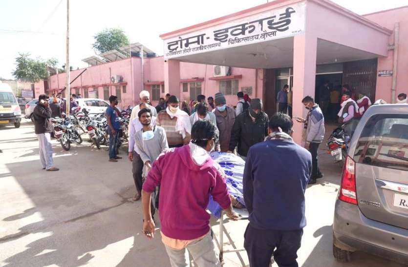 छत पर नहाने के दौरान हुआ दर्दनाक हादसा: बुआ-भतीजे की करंट लगने से मौत छत पर नहाने के दौरान हुआ दर्दनाक हादसा: बुआ-भतीजे की करंट लगने से मौत
