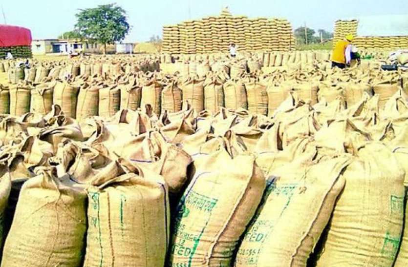 धान खरीदी के लिए नहीं दिया बारदाना, दुर्ग जिला प्रशासन ने छह राशन दुकानों को किया निलंबित धान खरीदी के लिए नहीं दिया बारदाना, दुर्ग जिला प्रशासन ने छह राशन दुकानों को किया निलंबित