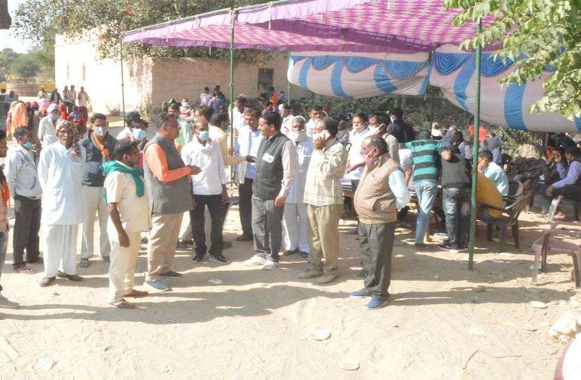 जीत को लेकर दोनों दल आशंकित जीत को लेकर दोनों दल आशंकित