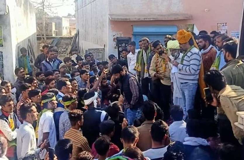 election_in_rajasthan.jpg मांगलिक कार्यक्रम के लिए एकत्रित होने वालों पर जुर्माना, चुनावी सभा में जुट रही भीड़