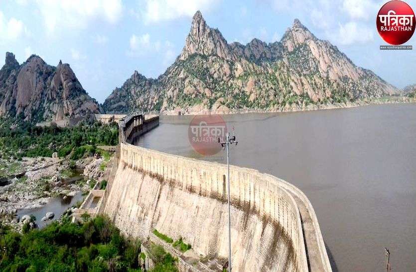 यहां पानी के नाम पर यूं ठगे जा रहे उपभोक्ता, पढ़ें पूरी खबर... यहां पानी के नाम पर यूं ठगे जा रहे उपभोक्ता, पढ़ें पूरी खबर...