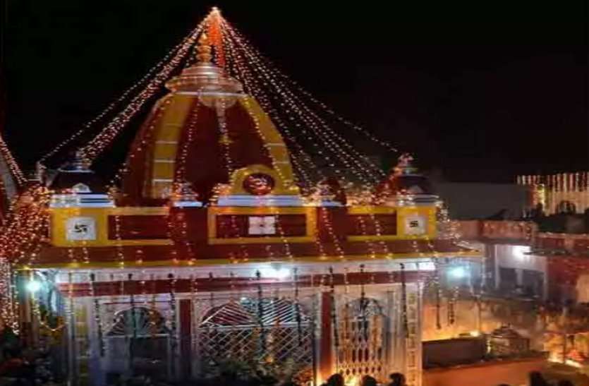 Baikunth Chaturdashi 2020: An Special temple in uttrakhand to get children Vaikunth Chaturdashi 2020: इस मंदिर में खड़े दीए की होती है पूजा, निसंतान दंपत्तियों की भरती है गोद