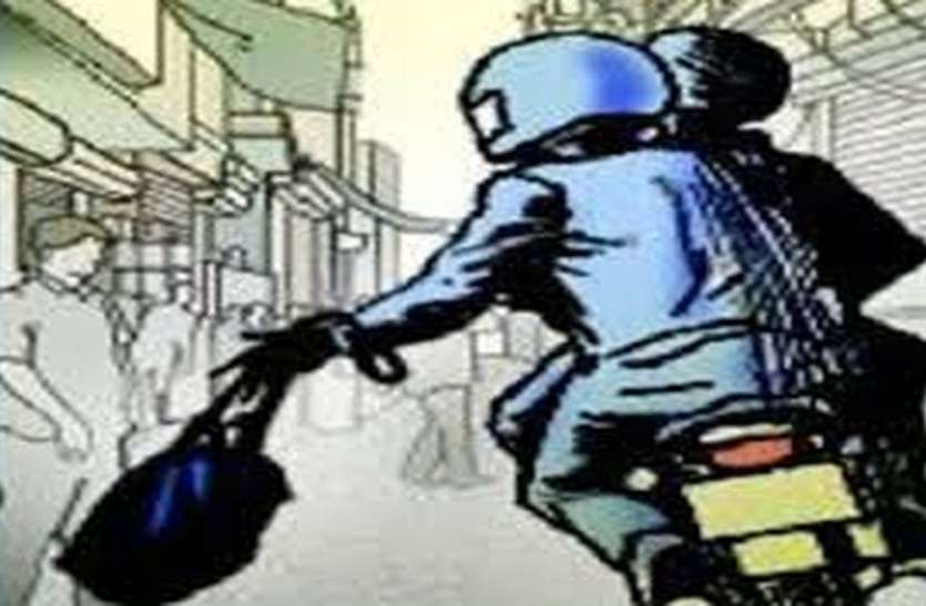 बुलेट की किस्त व गर्लफ्रेंड के खर्च उठाने के लिए की थी 18 लाख की लूट बुलेट की किस्त व गर्लफ्रेंड के खर्च उठाने के लिए की थी 18 लाख की लूट