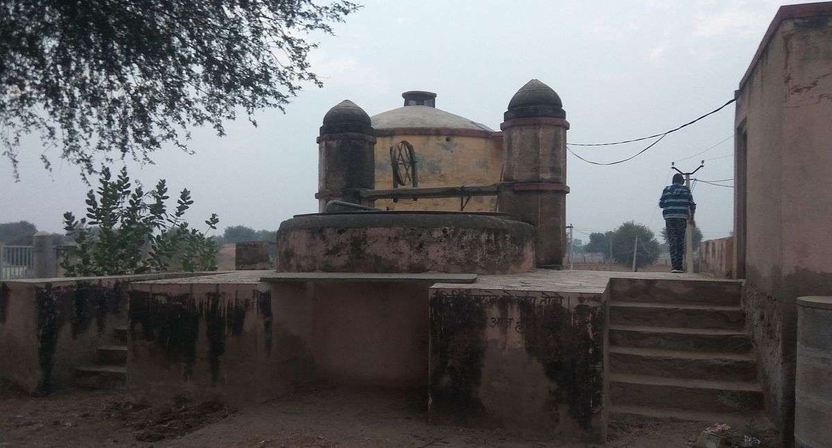 - पचास घरों का गांव हरनाथपुरा