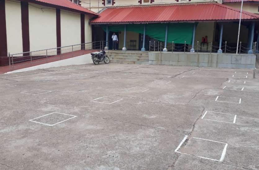 Delhi Govt School व्यर्थ है बोली और भाषा में अंतर की बहस