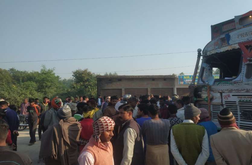 सुलतानपुर में कोचिंग जा रही छात्रा को बेकाबू ट्रक ने रौंदा, मौत सुलतानपुर में कोचिंग जा रही छात्रा को बेकाबू ट्रक ने रौंदा, मौत