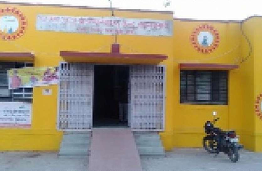 स्वास्थ्य केंद्र पर चार माह से चिकित्सक का पद खाली,मरीजों की बढ़ी परेशानी स्वास्थ्य केंद्र पर चार माह से चिकित्सक का पद खाली,मरीजों की बढ़ी परेशानी