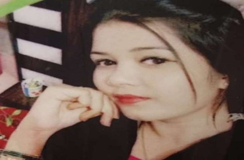 2904.jpg खूबसूरत पत्नी की गर्दन काटकर हत्या के बाद शव काे प्लाट में दबाया, पुलिस काे बताई चाैंकाने वाली वजह