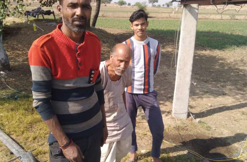 एक पखवाड़े से खराब है ट्रांसफॉर्मर आधा दर्जन ट्रांसफॉर्मर खराब, सुधरवाने के लिए किसान लगा रहे दफ्तर के चक्कर