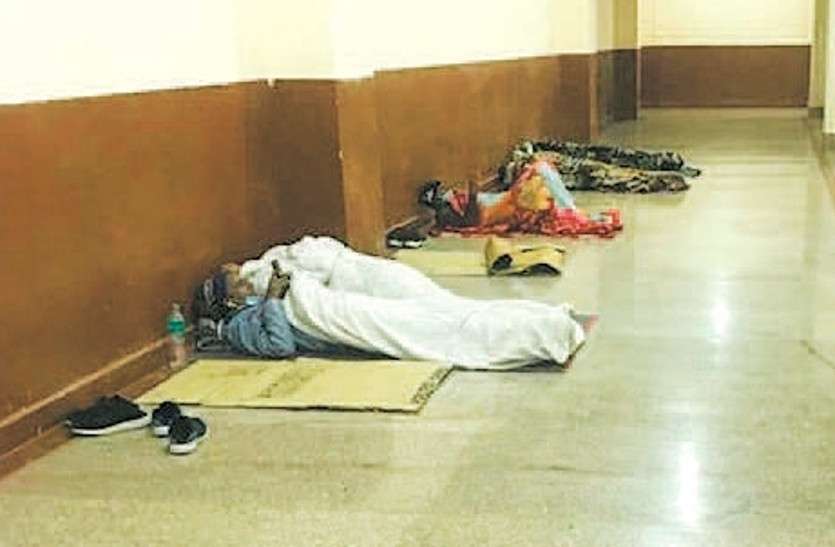 coronavirus_rhsu.jpg RUHS के अंदर का सच: भर्ती मरीजों तक पहुंचा पत्रिका, मरीज बोले- वे रोजाना 30-40 मरीजों के शव पैक करते देखते हैं