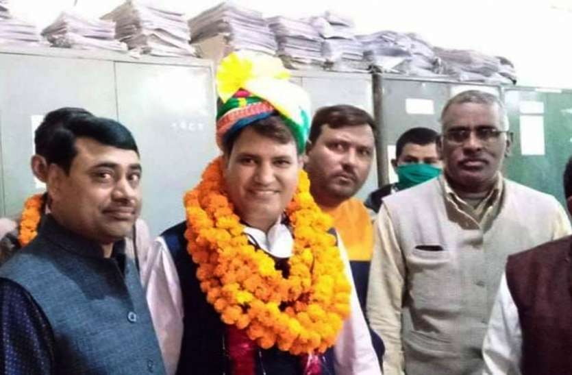 dpro जन्मदिन मनाने के चक्कर में कोरोना को भूल गए डीपीआरओ, कर दी यह गलती