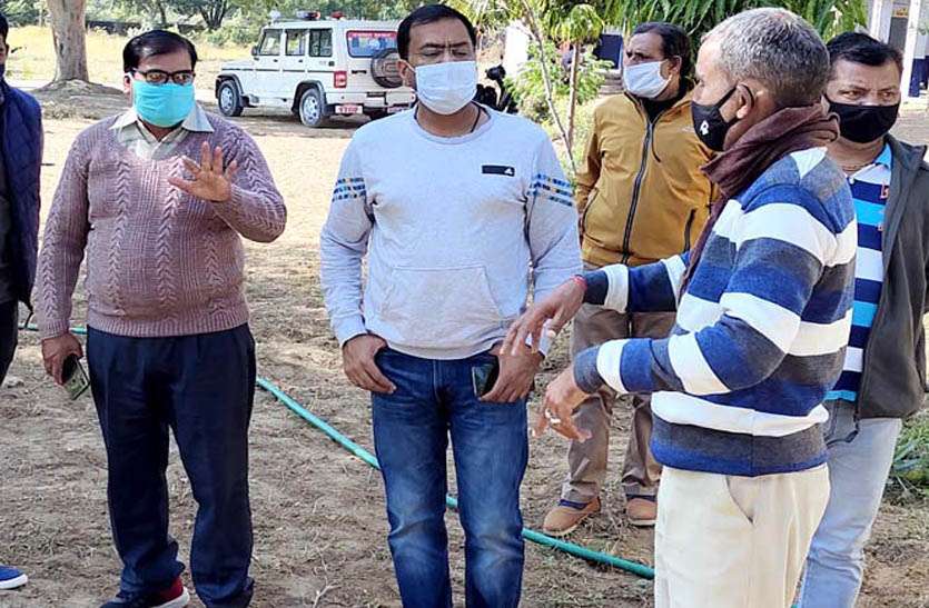 एसडीओ ने विद्यालय का निरीक्षण कर नामांकन बढ़ानें के दिए निर्देश एसडीओ ने विद्यालय का निरीक्षण कर नामांकन बढ़ानें के दिए निर्देश