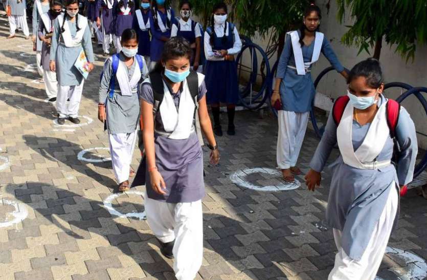 hapur.jpg स्कूलों में कोरोना का कहर: आधा दर्जन शिक्षक और 8 छात्र मिले संक्रमित, अभिभावकों में दहशत