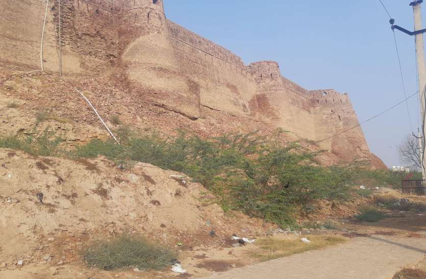 बैसाखी के सहारे 'हमारा भटनेर दुर्गÓ बैसाखी के सहारे 'हमारा भटनेर दुर्गÓ