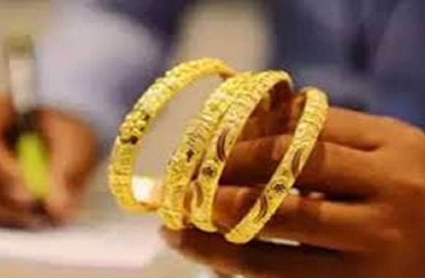 कोरोना के बीच सावों में चमक रहे आभूषण कोरोना के बीच सावों में चमक रहे आभूषण