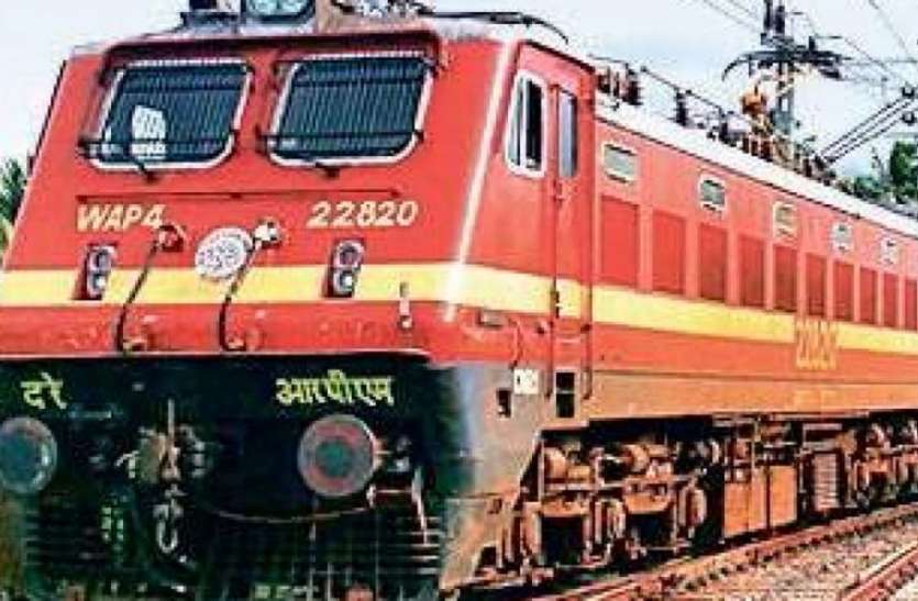 special train बुजुर्गों ने युवाओं को पीछे छोड़ा