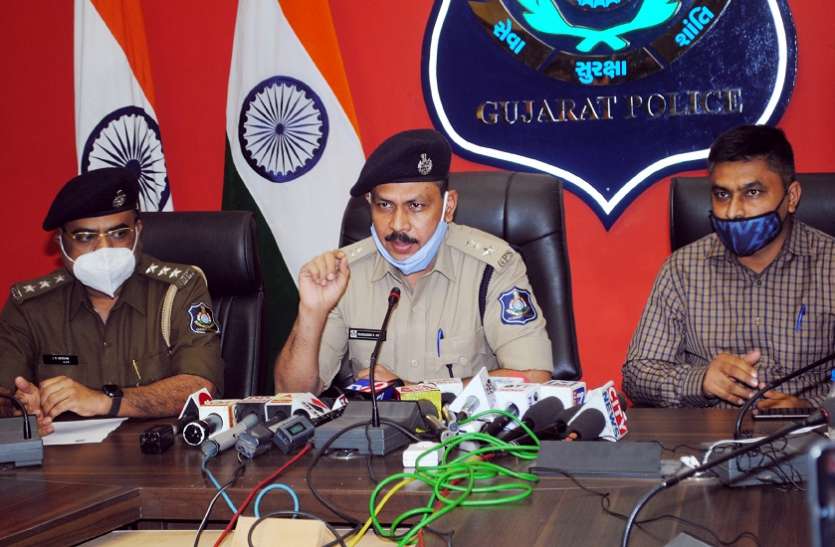 राजकोट कोविड अस्पताल अग्निकांड मामला: पुलिस ने दर्ज की प्राथमिकी, संचालक सहित ३ आरोपी चिकित्सक हिरासत में राजकोट कोविड अस्पताल अग्निकांड मामला: पुलिस ने दर्ज की प्राथमिकी, संचालक सहित ३ आरोपी चिकित्सक हिरासत में