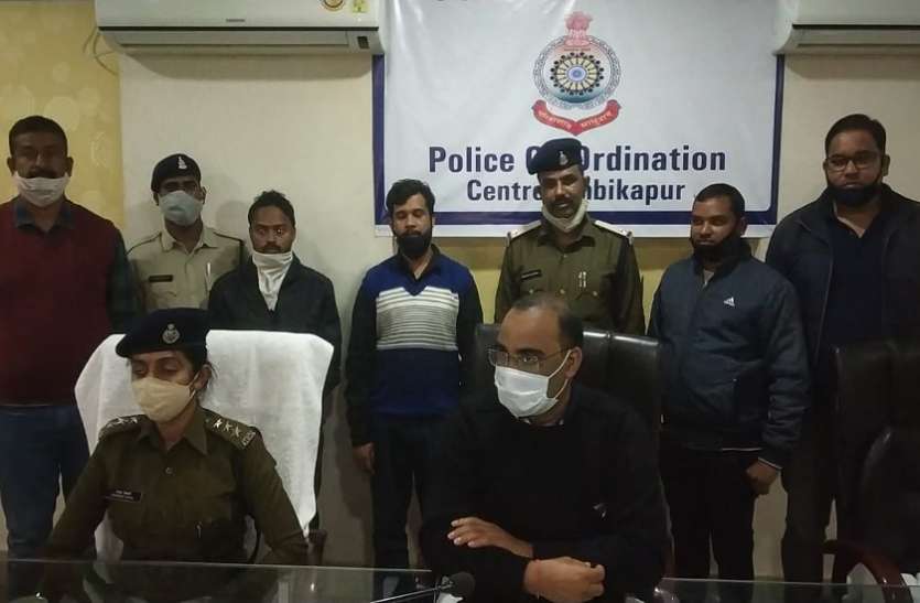 रोजगार दिलाने महिला समूहों के नाम से बैंकों से निकाले 4 करोड़ 48 लाख, गबन कर हो गए थे फरार, 2 गिरफ्तार रोजगार दिलाने महिला समूहों के नाम से बैंकों से निकाले 4 करोड़ 48 लाख, गबन कर हो गए थे फरार, 2 गिरफ्तार