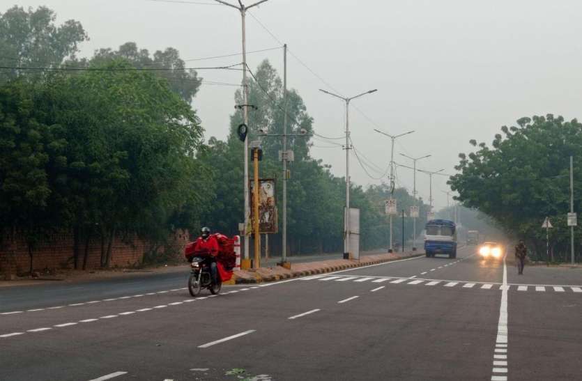 तीखी धूप के कारण दिन में पारा 30 डिग्री के पास तीखी धूप के कारण दिन में पारा 30 डिग्री के पास
