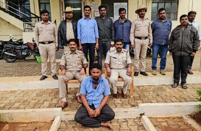 मित्र की हत्या करने वाला गिरफ्तार मित्र की हत्या करने वाला गिरफ्तार