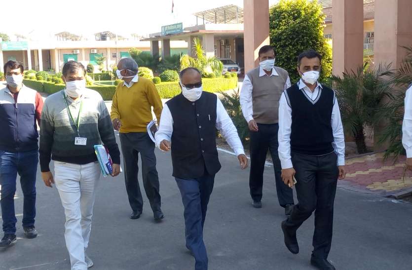 AGRICULTURE UNIVERSITY---आयुक्त को बीज उत्पादन, फसलों की नई किस्मों से कराया अवगत AGRICULTURE UNIVERSITY---आयुक्त को बीज उत्पादन, नई किस्मों से कराया अवगत
