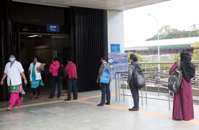 namma_metro_07.jpg बेंगलूरु में अब मेट्रो स्टेशनों पर टॉप अप होगा स्मार्ट कार्ड