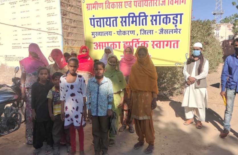 सर्वर में तकनीकी खराबी से नहीं लगा शिविर, ग्रामीण हुए परेशान सर्वर में तकनीकी खराबी से नहीं लगा शिविर, ग्रामीण हुए परेशान