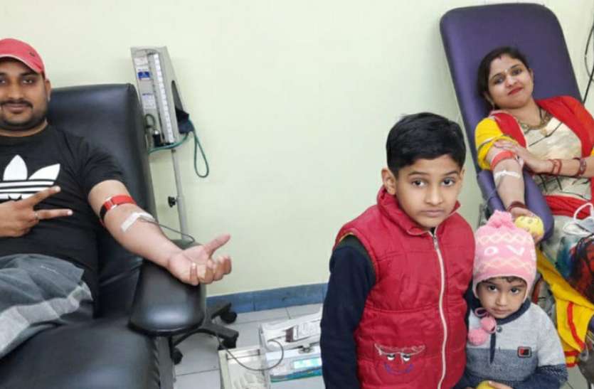 saharanpur.jpg माता-पिता ने रक्तदान करके मनाया बेटे का जन्मदिन