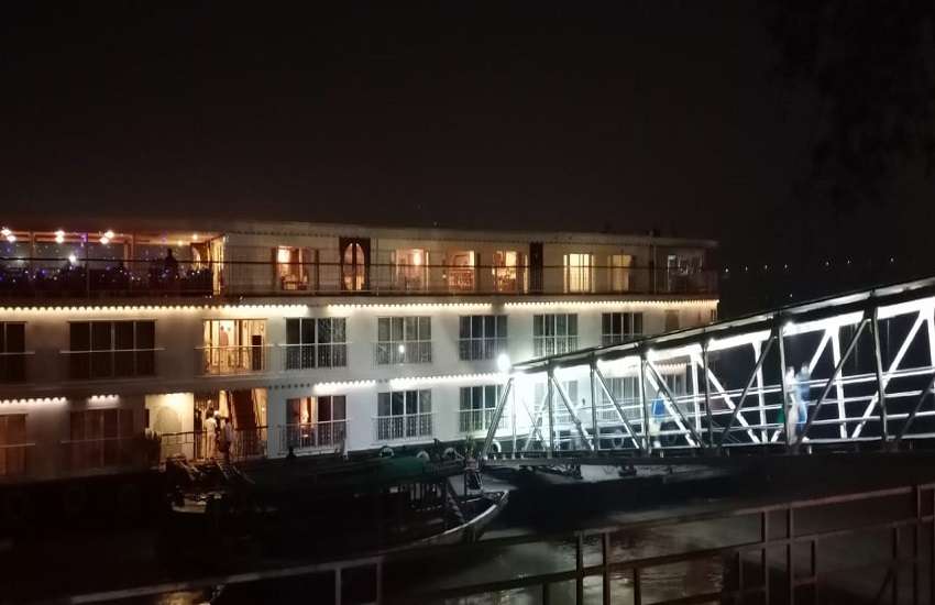 Luxury River Cruise----पैसा कमाना मकसद नहीं, बल्कि गंगा रहे साफ-निर्मल--सिंह