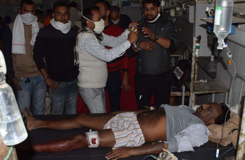 The absconding prisoners had assaulted the head constable, giving information by phone and called the dacoit Mukesh Thakur फरार बंदियों ने की थी हैड कांस्टेबल से मारपीट, फोन से सूचना देकर डकैत मुकेश ठाकुर को बुलाया