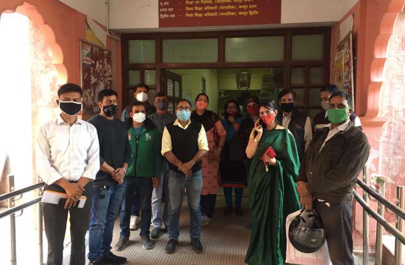 निजी स्कूलों की मनमानी से परेशान अभिभावक, जिला शिक्षा अधिकारी को ज्ञापन निजी स्कूलों की मनमानी से परेशान अभिभावक, जिला शिक्षा अधिकारी को ज्ञापन