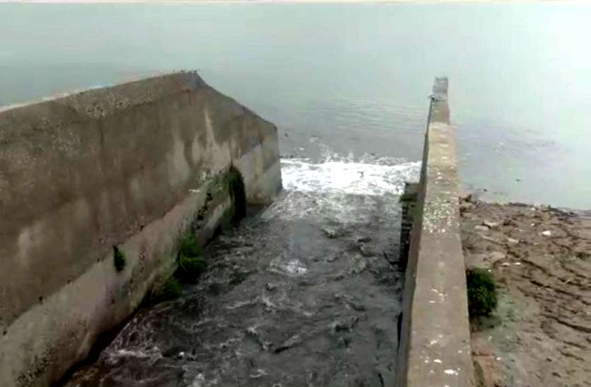 ganga कोरोना काल में थोड़ा निर्मल हुईं थीं गंगा अब फिर बढ़ा प्रदूषण, यूपीपीसीबी की चौंकाने वाली रिपोर्ट