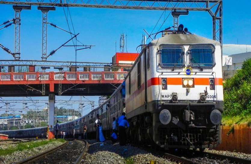 एक दिसंबर से छत्तीसगढ़ से गुजरने वाली स्पेशल ट्रेनों की समय-सारिणी में आंशिक परिवर्तन, 29 तक चलेगी ओखा-हावड़ा ट्रेन एक दिसंबर से छत्तीसगढ़ से गुजरने वाली स्पेशल ट्रेनों की समय-सारिणी में आंशिक परिवर्तन, 29 तक चलेगी ओखा-हावड़ा ट्रेन
