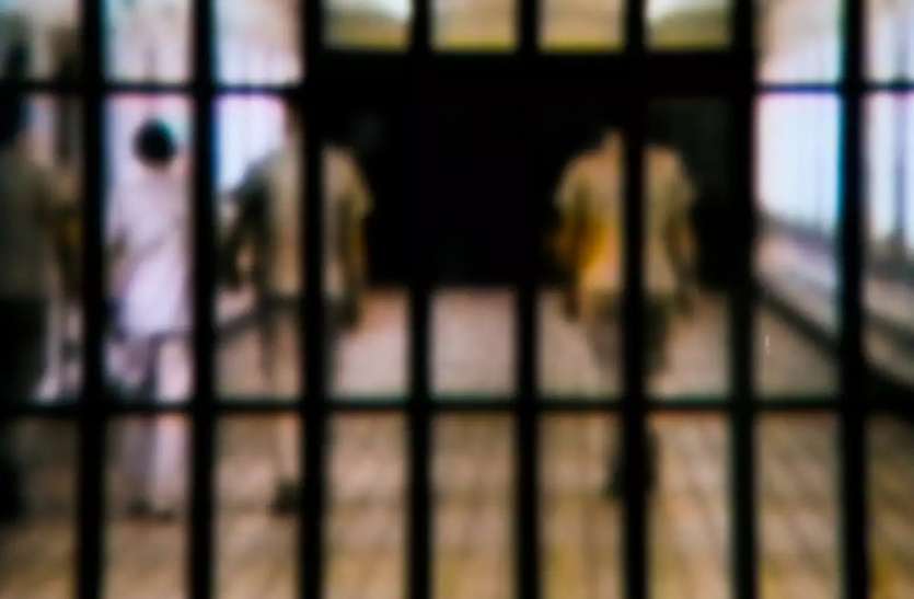 कोरोना संक्रमण के कारण पैरोल पर छोड़े गए कई बंदियों की जेल वापसी का इंतजार, तलाश में जुटी पुलिस कोरोना संक्रमण के कारण पैरोल पर छोड़े गए कई बंदियों की जेल वापसी का इंतजार, तलाश में जुटी पुलिस