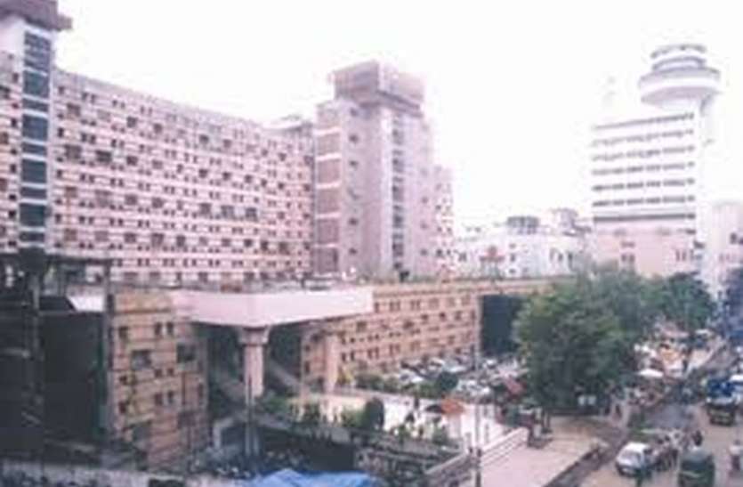SURAT KAPDA MANDI: व्यापारियों के विरोध से रवाना हुए मनपाकर्मी SURAT KAPDA MANDI: व्यापारियों के विरोध से रवाना हुए मनपाकर्मी