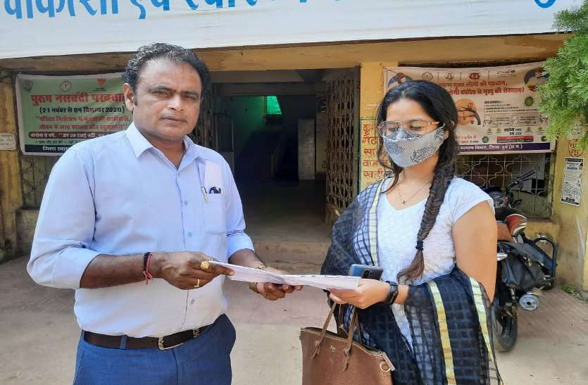 सैकड़ों कोविड मरीजों की जान बचाने वाली महिला डॉक्टर का स्वास्थ्य विभाग ने काटा वेतन, निराश होकर डॉ. ने छोड़ी नौकरी सैकड़ों कोविड मरीजों की जान बचाने वाली महिला डॉक्टर का स्वास्थ्य विभाग ने काटा वेतन, निराश होकर डॉ. ने छोड़ी नौकरी