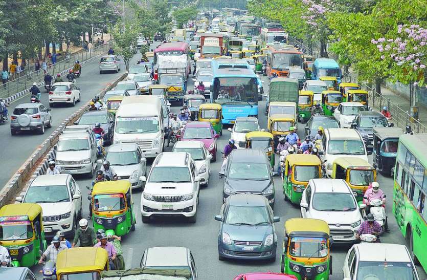 traffic_jam_22.jpg बेंगलूरु में वाहन खरीदना चाहते हो तो पहले बताना होगा यह