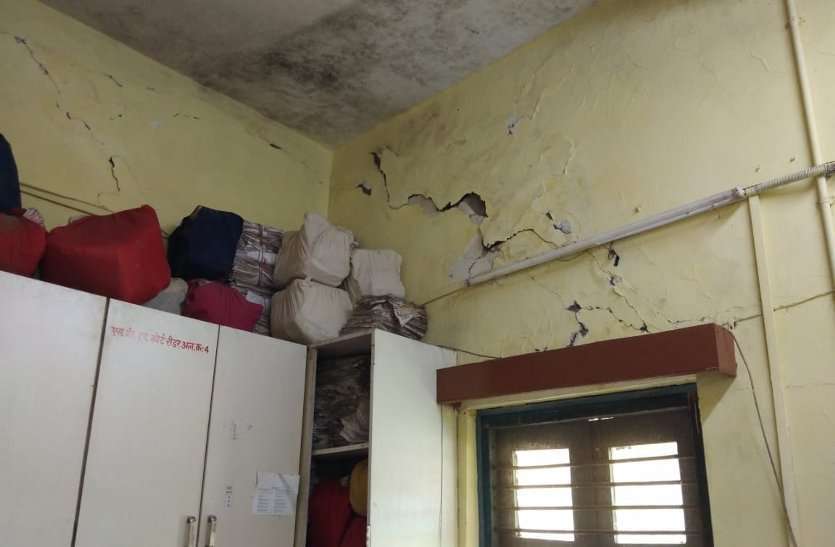New works approved in the Corona period, but maintenance of government buildings is not being done कोरोना काल में नए कामों को मंजूरी, लेकिन सरकारी भवनों का नहीं किया जा रहा मेंटेनेंस